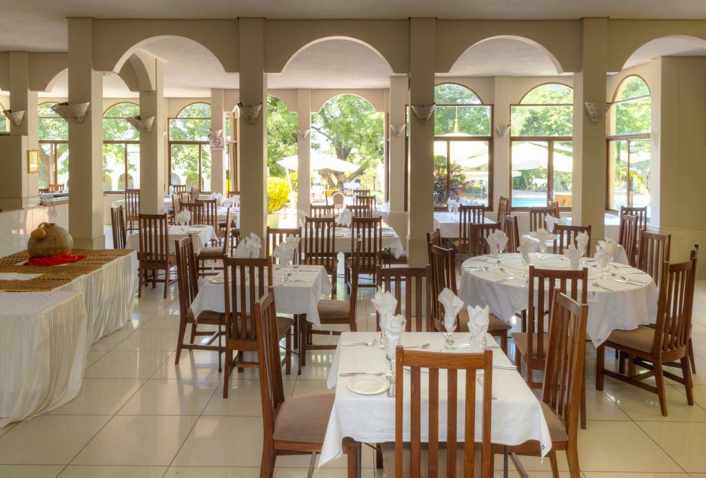 Victoria Falls Rainbow Hotel Buitenkant foto