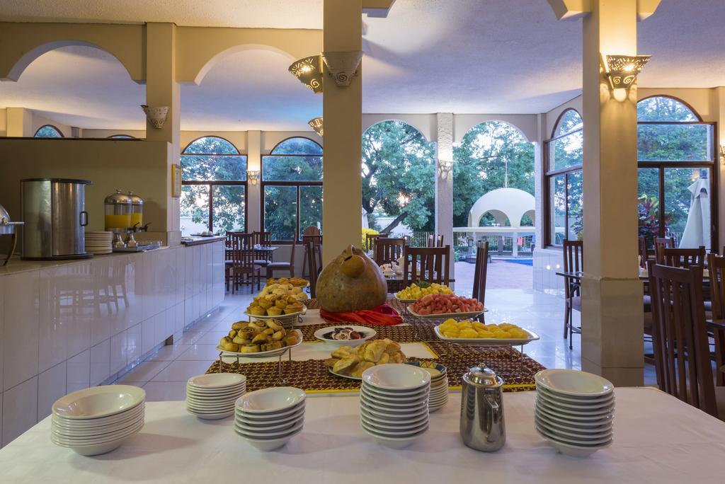 Victoria Falls Rainbow Hotel Buitenkant foto