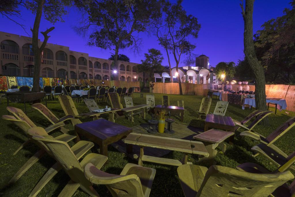 Victoria Falls Rainbow Hotel Buitenkant foto