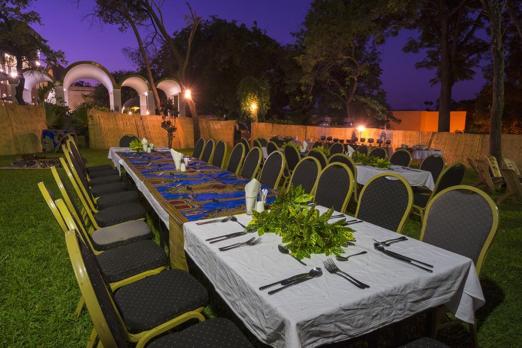 Victoria Falls Rainbow Hotel Buitenkant foto