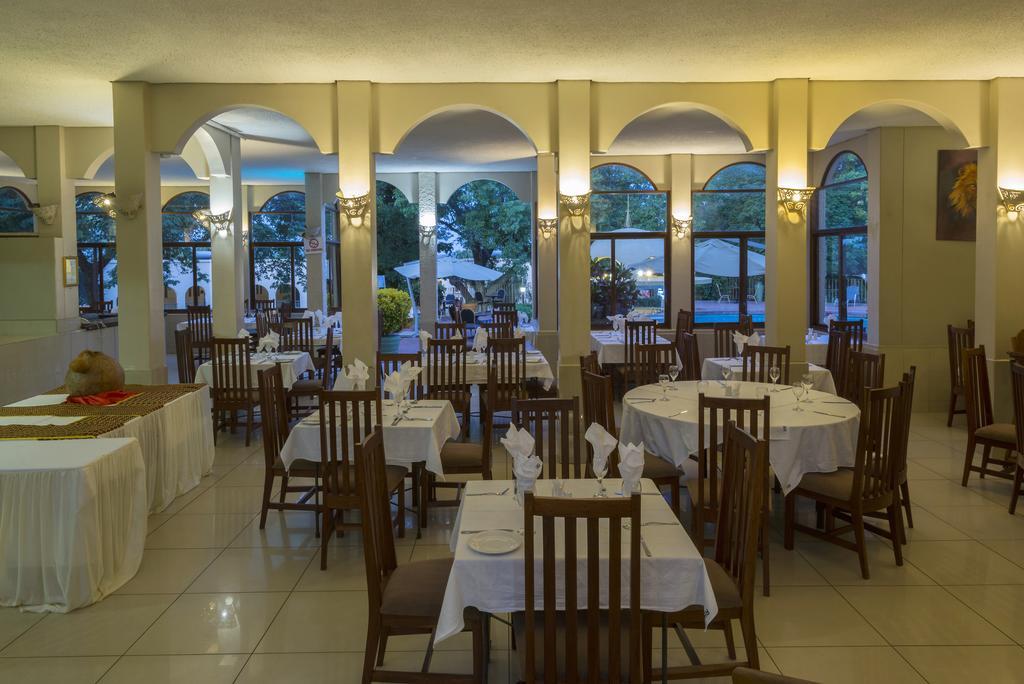 Victoria Falls Rainbow Hotel Buitenkant foto